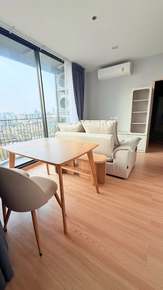 living room and room interior of Skyrise Avenue Sukhumvit 64