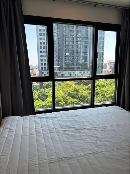 bedroom of THE BASE Park West – Sukhumvit 77