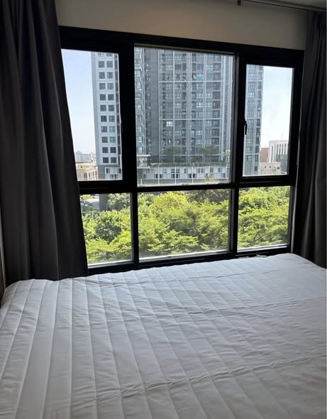 bedroom of THE BASE Park West – Sukhumvit 77