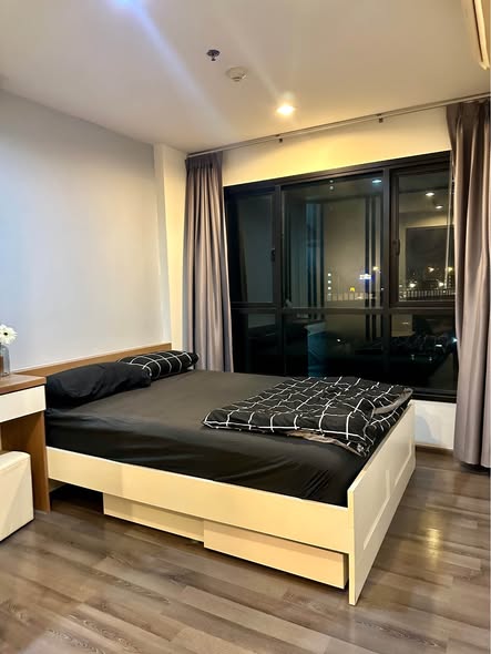 bedroom of THE BASE Park West – Sukhumvit 77