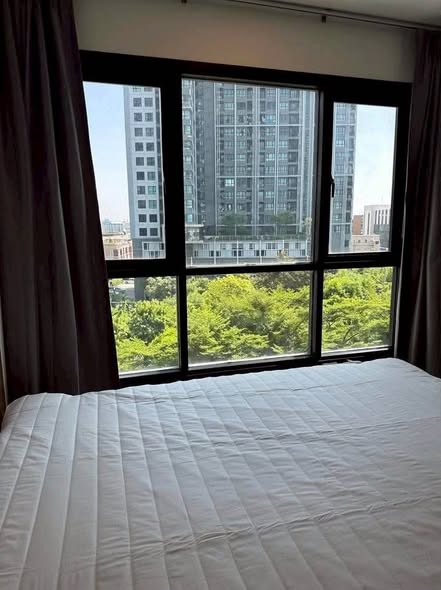 bedroom of THE BASE Park West – Sukhumvit 77