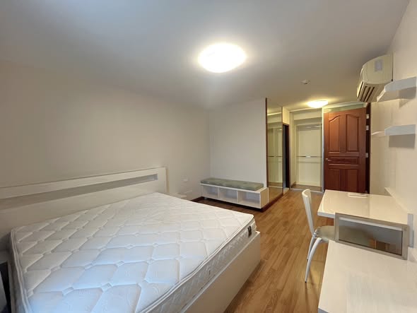 bedroom of The Clover