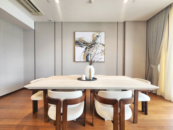 room interior of The Estelle Phrom Phong