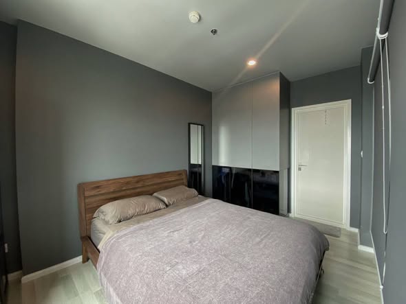 bedroom and room interior of The Key Sathon-Charoen Rat