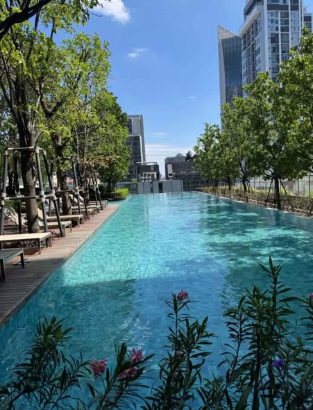 pool of THE LINE Phahon-Pradipat