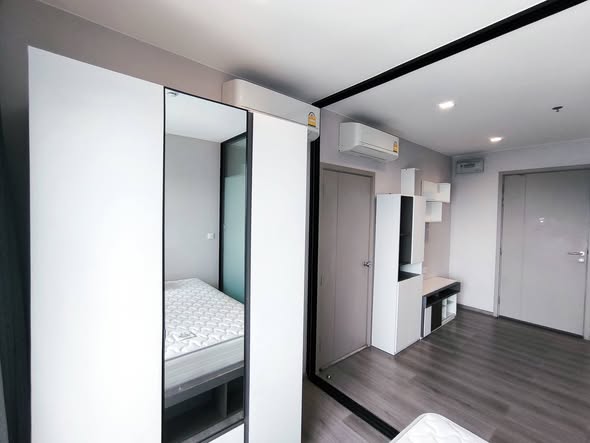 bedroom and room interior of The Politan Rive