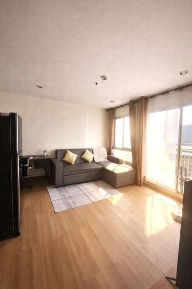 living room and bedroom of The President Sathon-Ratchaphruek 1