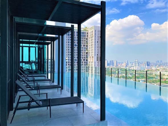 pool and room interior of The Reserve Phahol-Pradipat