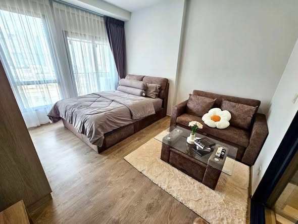 bedroom and living room of The Tree Pattanakarn-Ekkamai