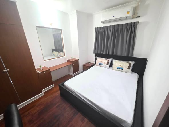 bedroom of The Waterford Park