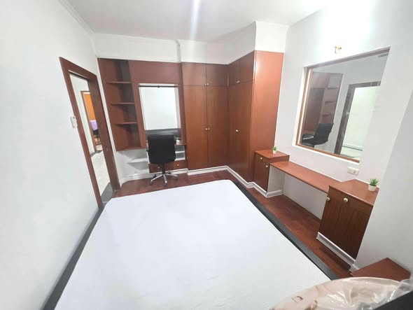 bedroom of The Waterford Park