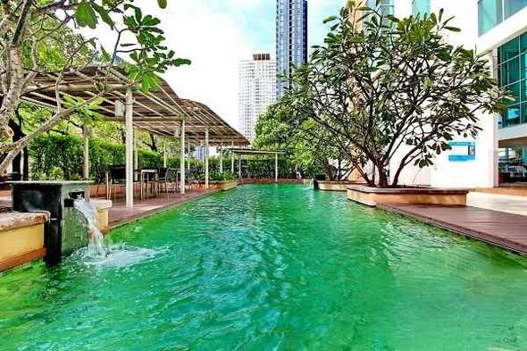 pool of Villa Sathon Condominium