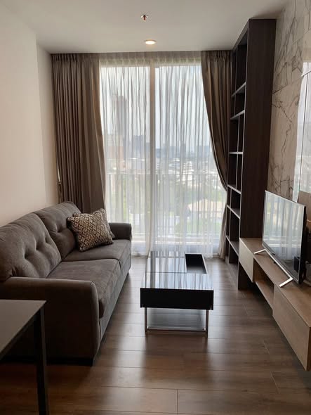 living room and room interior of Whizdom Essence Sukhumvit วิสซ์ดอม เอสเซ้นส์ สุขุมวิท