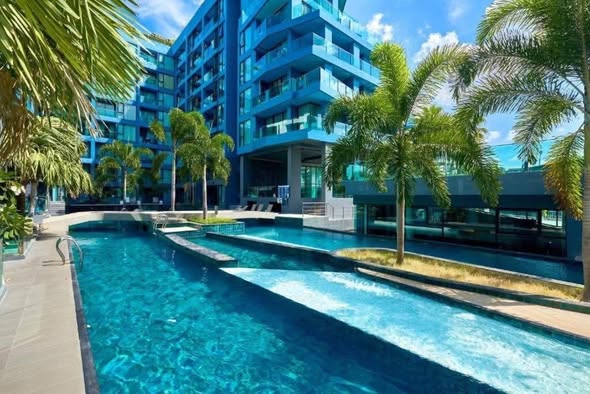 pool of Acqua Condominium Jomtien