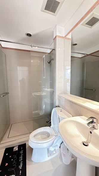 Aguston Sukhumvit 22