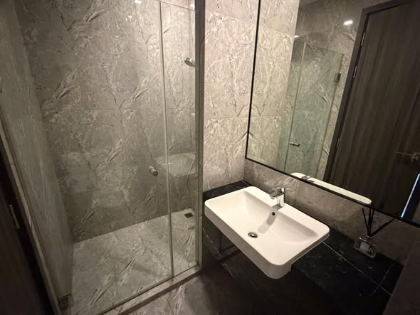 bathroom of Ashton Asoke