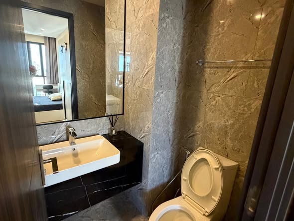 bathroom of Ashton Asoke