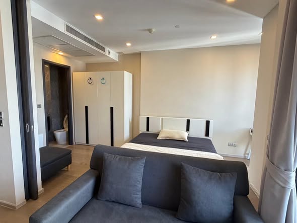 bedroom of Ashton Asoke