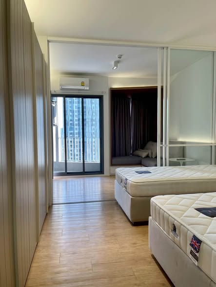 bedroom and room interior of Ashton Chula-Silom