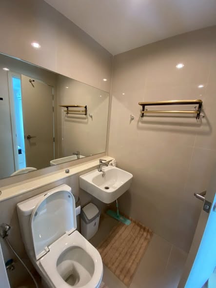 bathroom of แอสปาย เอราวัณ ไพร์ม Aspire Erawan Prime