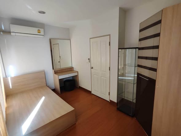 bedroom and room interior of Baan Klang Muang The Paris Rama 9 – Ramkamhaeng