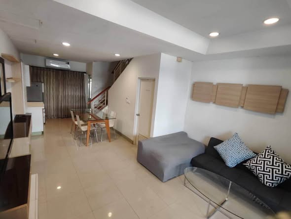 living room of Baan Klang Muang The Paris Rama 9 – Ramkamhaeng