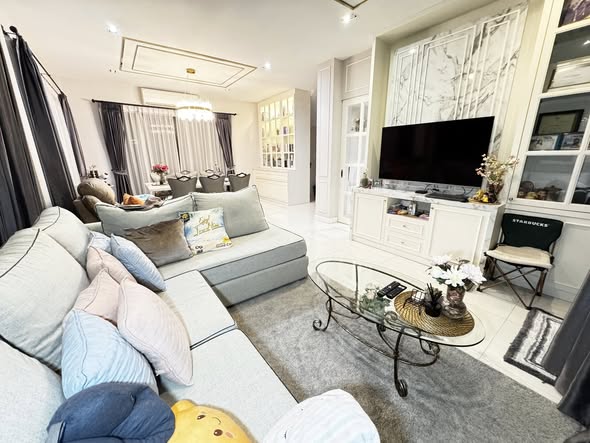 bedroom and living room of Bangkok Boulevard Rama 9