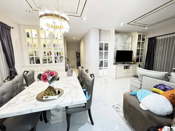 living room and room interior of Bangkok Boulevard Rama 9