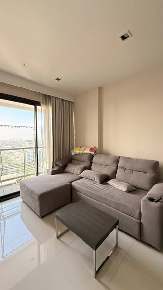 bedroom and living room of เอ็ม พญาไท