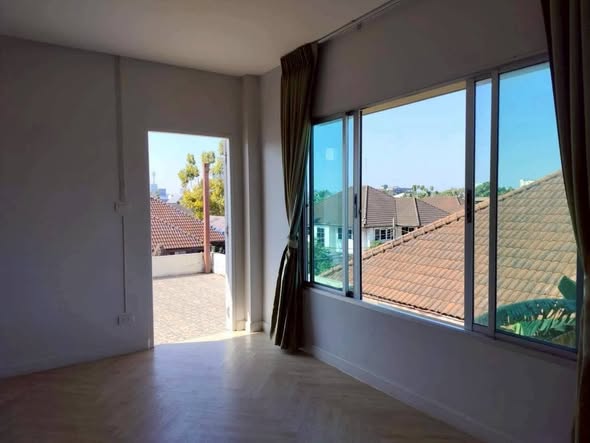 bedroom and room interior of นาราสิริ กรุงเทพกรีฑา