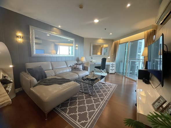 living room and bedroom of Belle Grand Rama 9