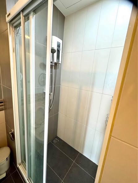 room interior and bathroom of Centric Ari Station