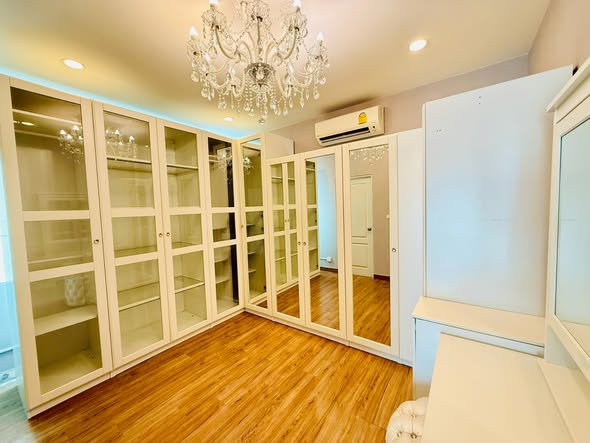 room interior of Centro Suksawat-Rama 3