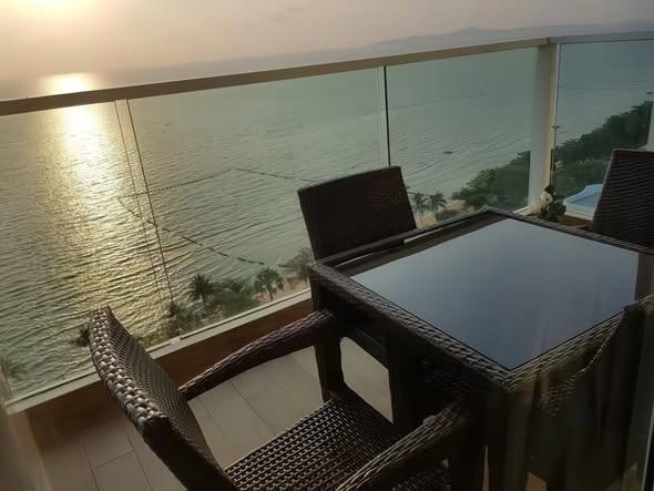 Cetus Beachfront Condominium Pattaya