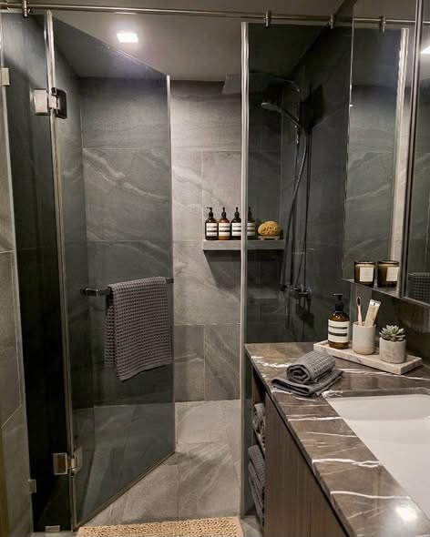 room interior and bathroom of CONNER Ratchathewi