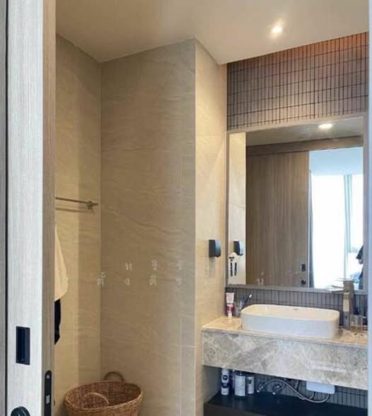 room interior and bathroom of Cooper Siam