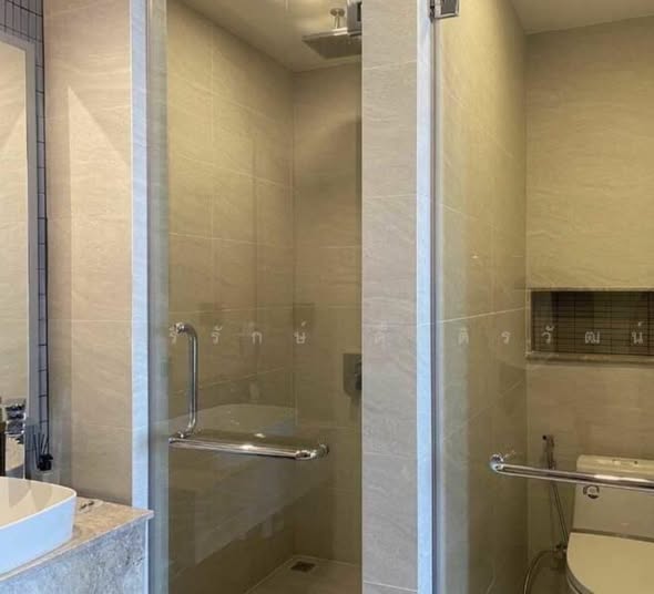 room interior and bathroom of Cooper Siam