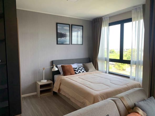 bedroom and room interior of dcondo Campus Hideaway