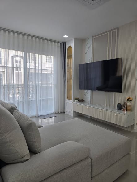 bedroom and living room of Golden Neo, Sukhumvit LaSalle