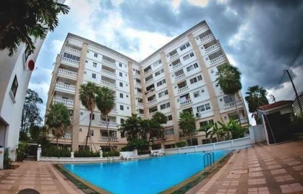 pool of Grand Park Town