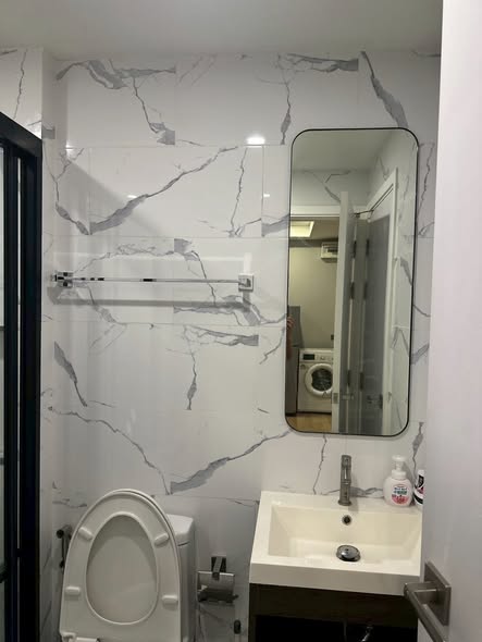 bathroom of Groove Ratchada-Rama 9