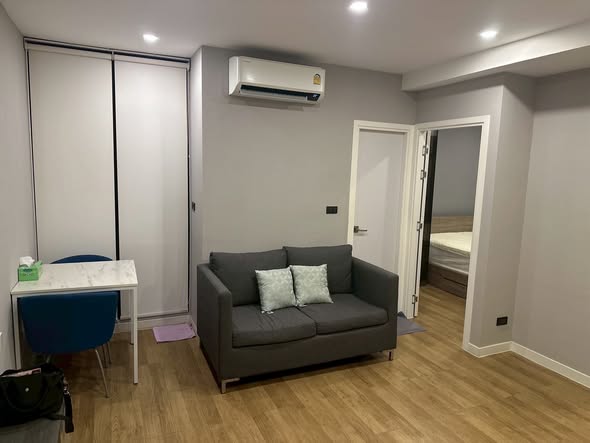 bedroom and room interior of Groove Ratchada-Rama 9