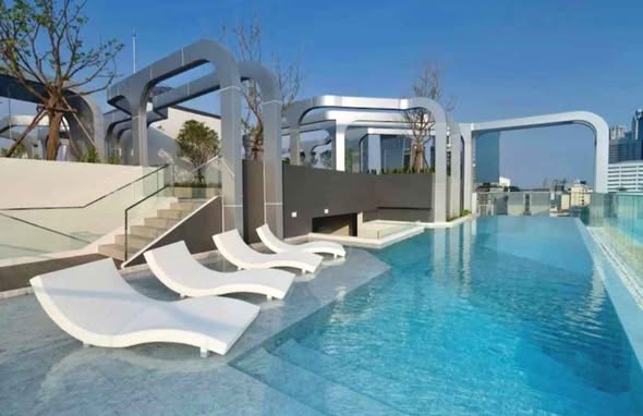 pool of Groove Ratchada-Rama 9