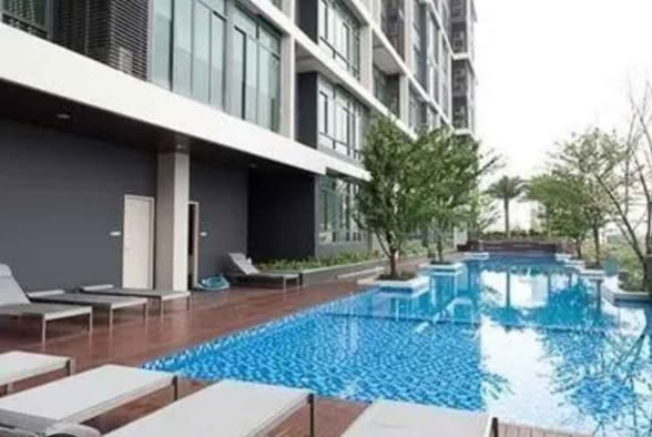 pool of Ideo BluCove Sukhumvit
