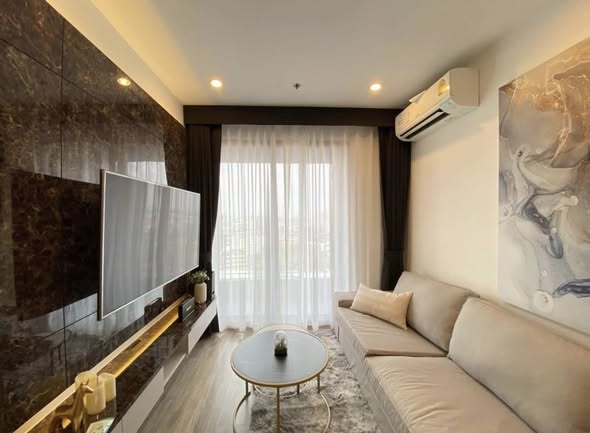 bedroom and living room of Ideo Mobi Sukhumvit 66