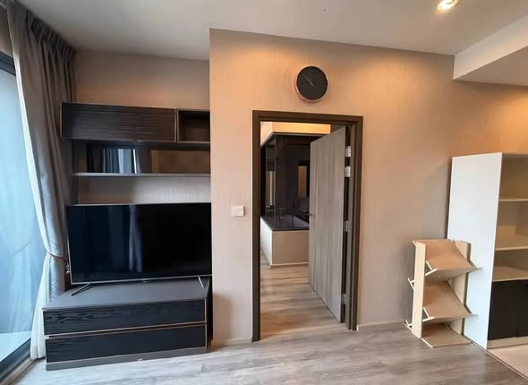 bedroom and room interior of Ideo Mobi Sukhumvit 66