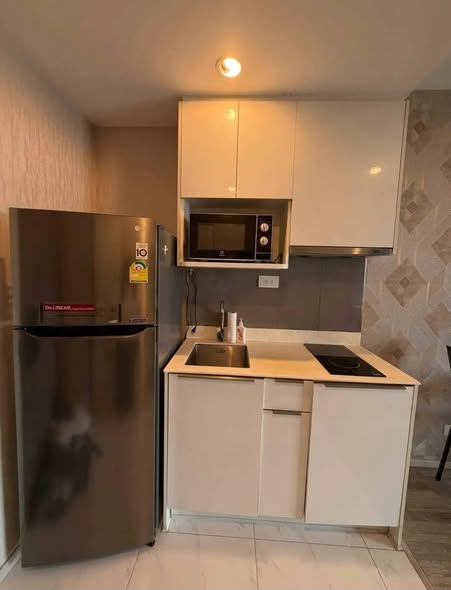 kitchen of Ideo Mobi Sukhumvit 66