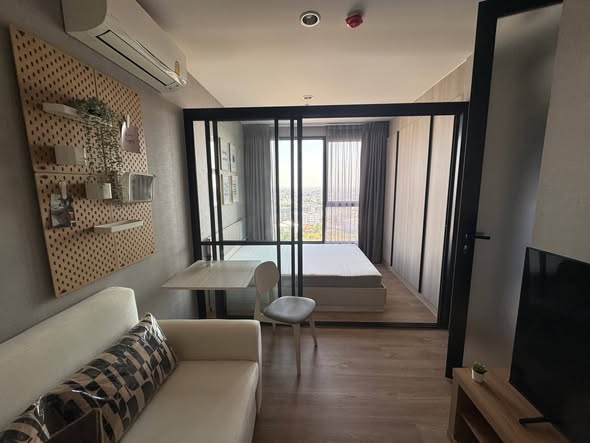 bedroom and room interior of Ideo Mobi Sukhumvit Eastpoint