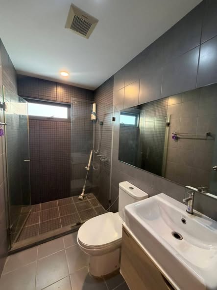 bathroom of IDEO Sukhumvit 115