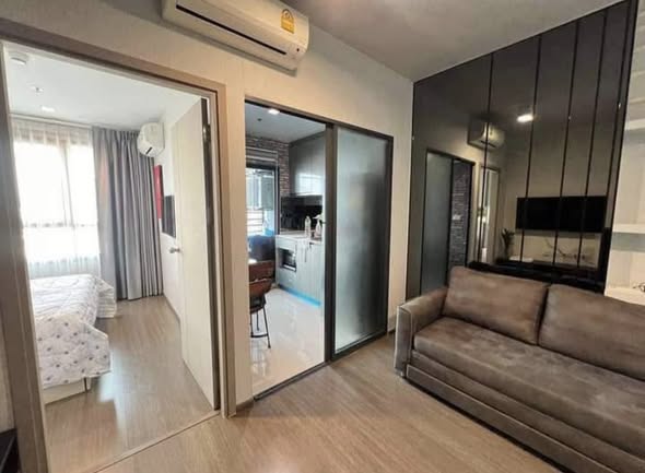 bedroom and room interior of Ideo Sukhumvit 93